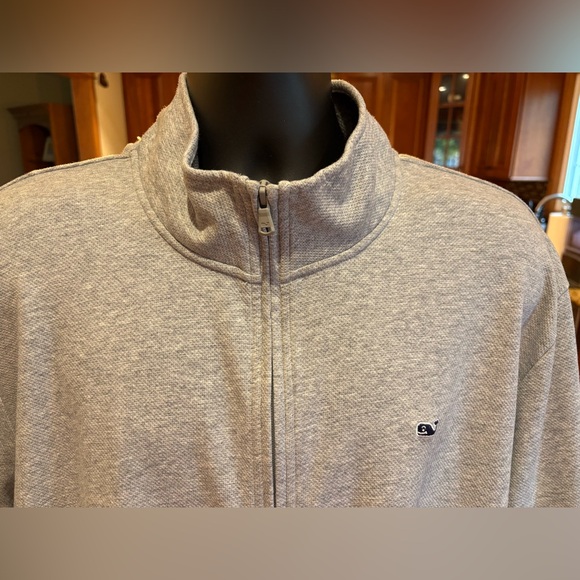Vineyard Vines men’s quarter zip pullover. Sharp grey w/contrast collar & logo - Picture 6 of 8